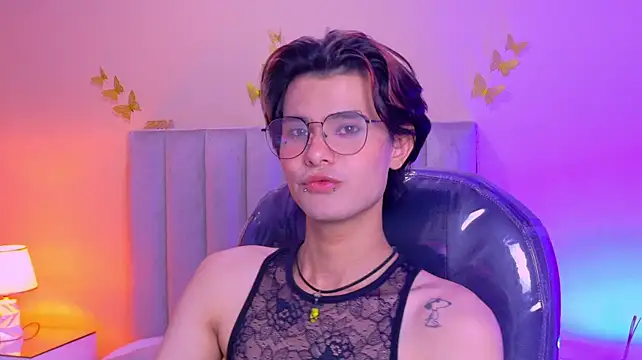 Derek_Sinn Adlı Modelin Canlı XXX Sohbeti