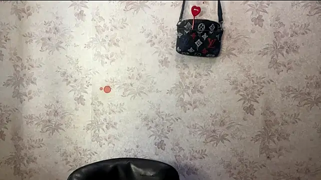 Chatroom XXX en direct de BigBabyMax