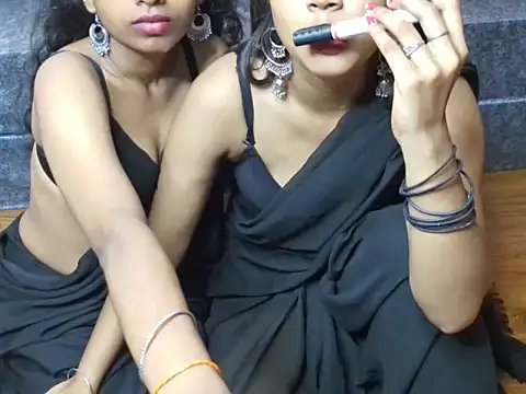 wild_saanvi লাইভ XXX চ্যাট