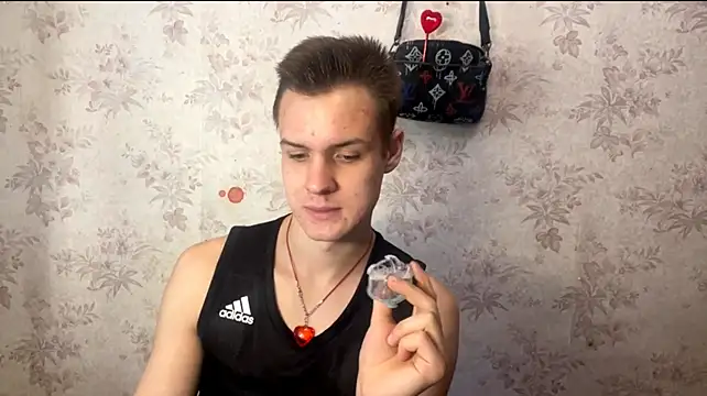 XXX chat uživo modela BigBabyMax
