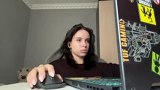 Chat +18 de martinienjoyer ao vivo
