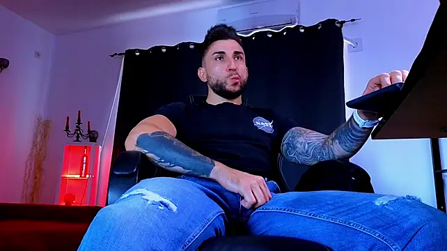 MightyAaron66 – Naživo XXX chat