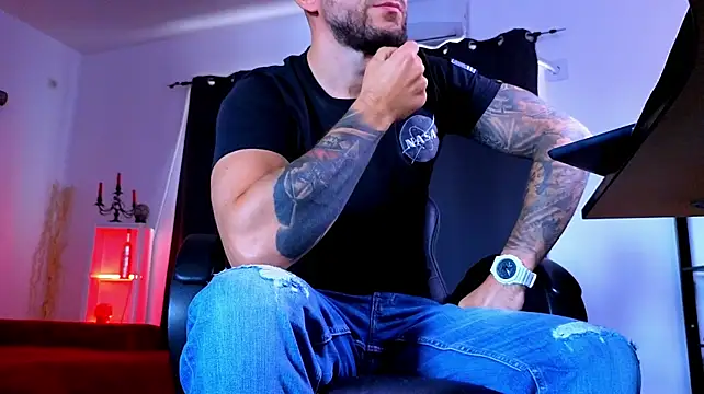 Czat XXX na żywo – MightyAaron66