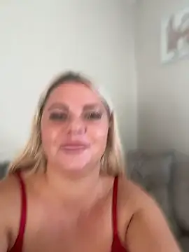 blonde_baddie Adlı Modelin Canlı XXX Sohbeti