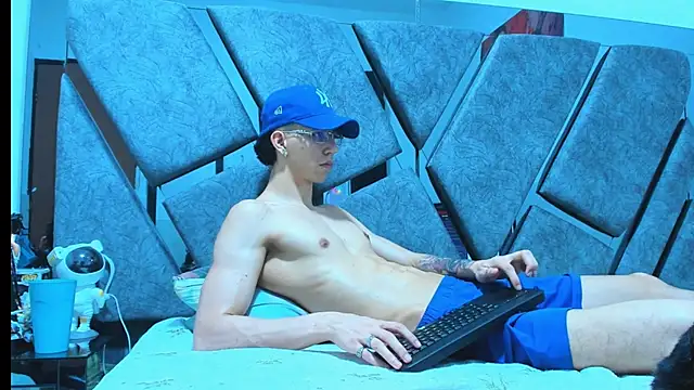 OliverThompsonJS' Live XXX Chat