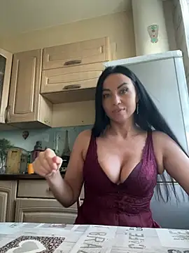 CrazzyChicks live XXX chat