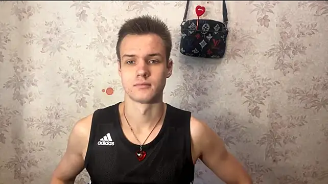 XXX chat uživo modela BigBabyMax