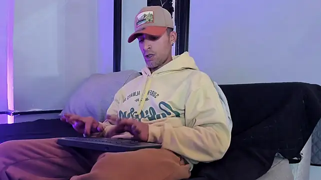 DrakeNeumann live XXX chat