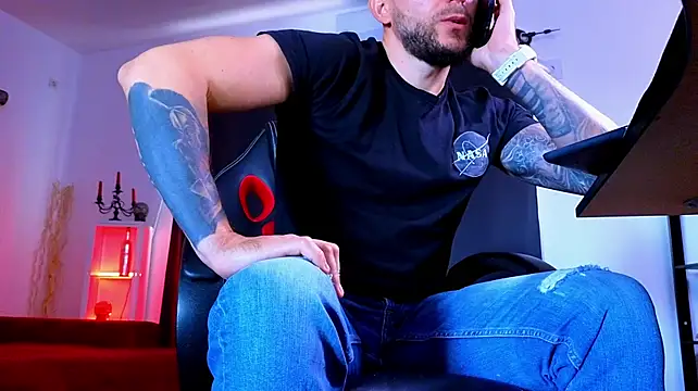 MightyAaron66 – Live XXX-chat