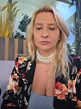 KaylinJan Chat XXX live