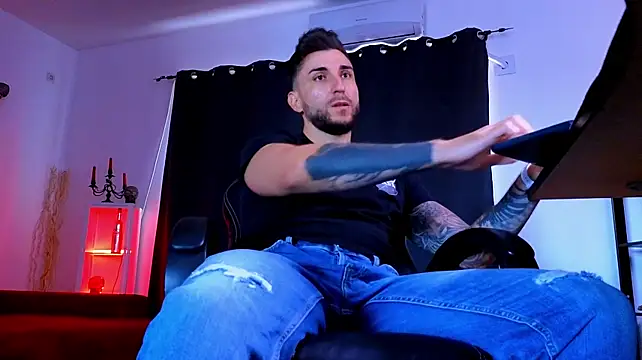 MightyAaron66 – Naživo XXX chat