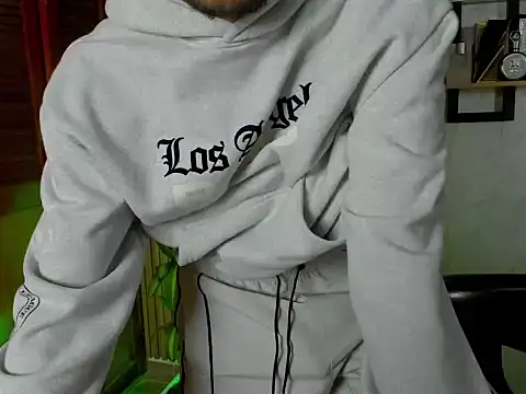 milan_2006 Chat XXX live