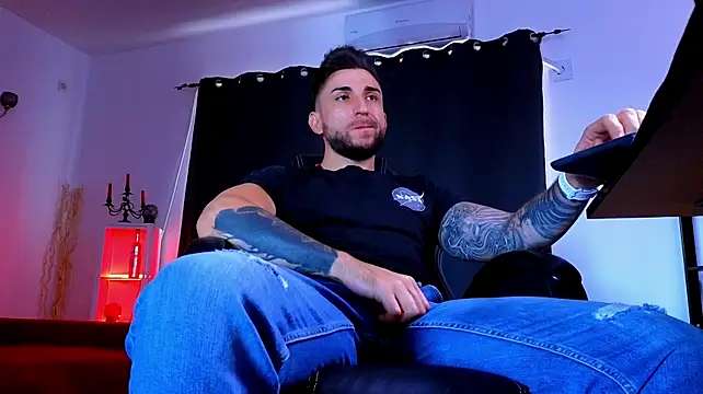 Онлайн чат XXX MightyAaron66