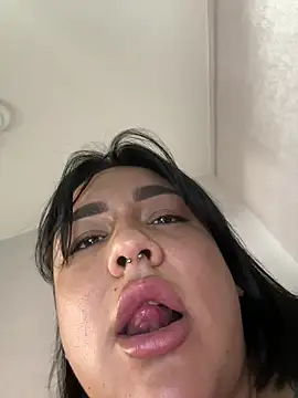 SwittieKendra's Live XXX Chat