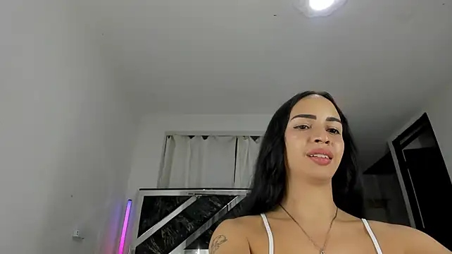 bellacolucci Adlı Modelin Canlı XXX Sohbeti