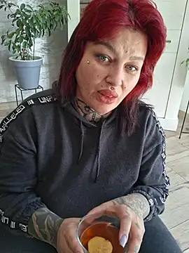 צ'אט XXX בשידור חי של CandyCurvess