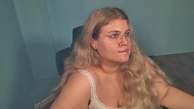 Allyy_baby élő XXX-chatje