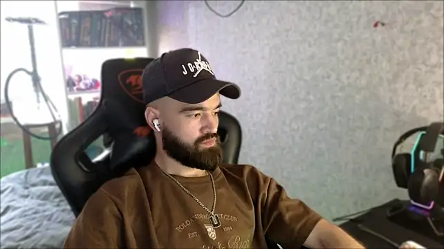 XXX chat uživo modela _Serious_Man
