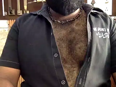 hairy_indian_dad Show in webcam