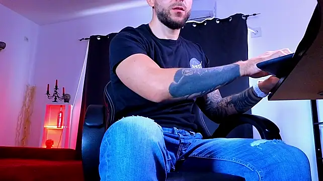 MightyAaron66n Live XXX chat