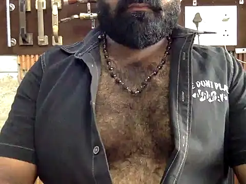 XXX chat uživo modela hairy_indian_dad