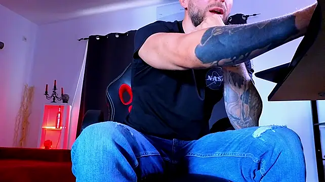 MightyAaron66 Live XXX-chat