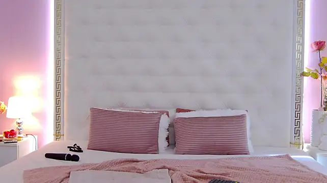 Lenna_Paul Chat XXX live