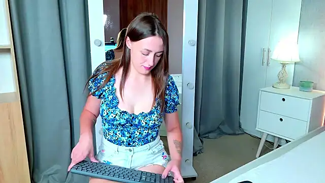 Chat XXX en directo de Ava_Shine