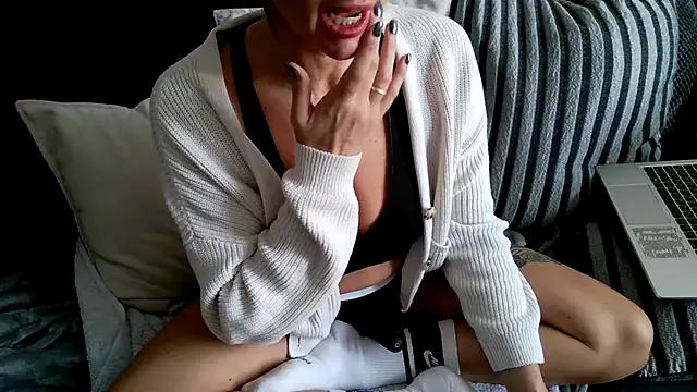TheMoxyMilf Live XXX-Chat