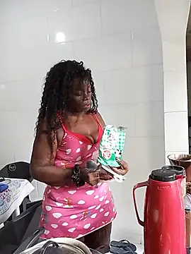 Chat +18 de QueenLorena25 ao vivo