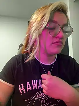 Sophia_Weest99 现场XXX聊天