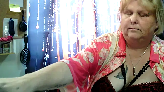Chat +18 de Sylviastar46 ao vivo