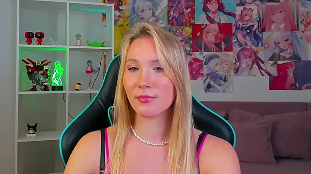 ElaraVoltage's Live XXX Chat
