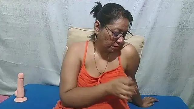 Czat XXX na żywo – IndianSexyMilf69