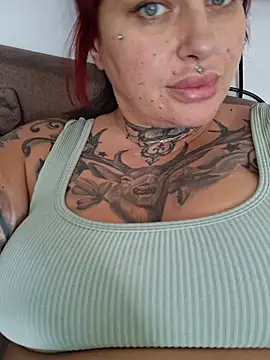 CandyCurvess' Live XXX Chat