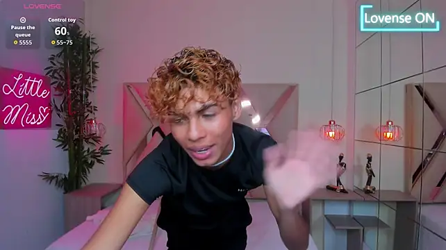 Živý XXX chat Anyelo_Twink