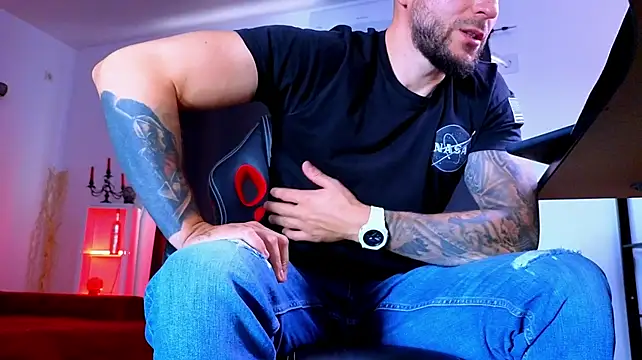 צ'אט XXX בשידור חי של MightyAaron66