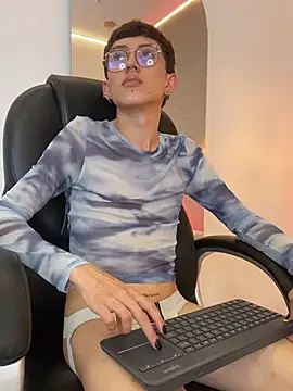 SweetDareX élő XXX-chatje