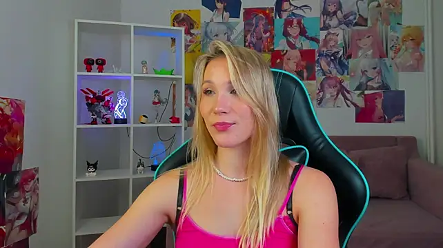 ElaraVoltage's Live XXX Chat