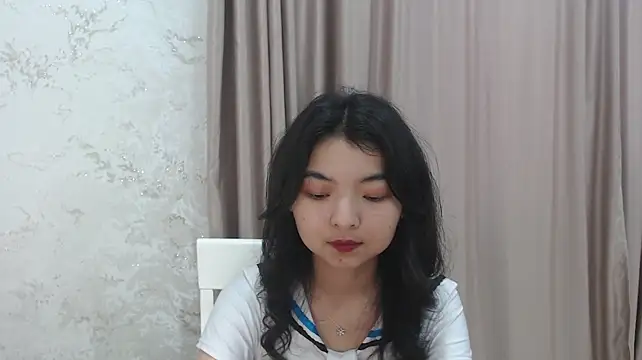 Chat XXX en directo de Shy_Kira