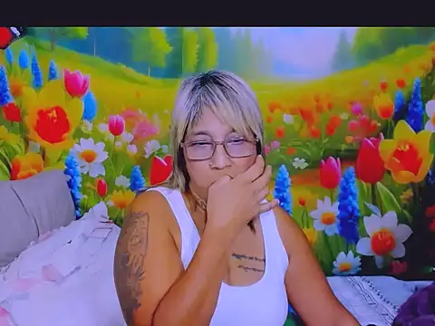 indianroxy's Live XXX Chat