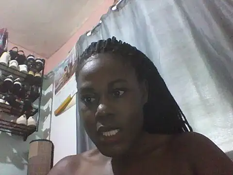 Shirlyne07's Live XXX Chat