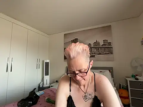 Curvy-Jinx Chat XXX live