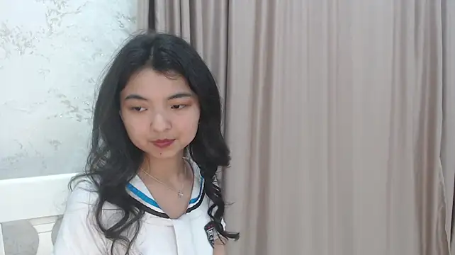 Czat XXX na żywo – Shy_Kira