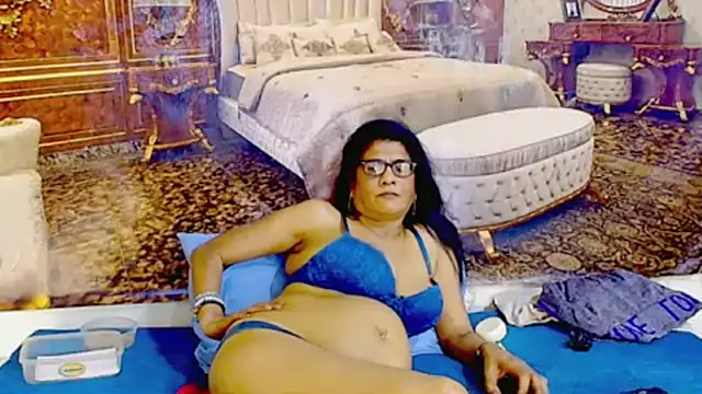 Chat +18 de IndianAllure ao vivo
