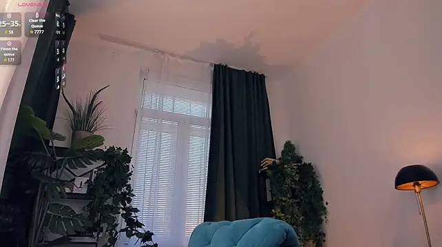 InesPiek 现场XXX聊天