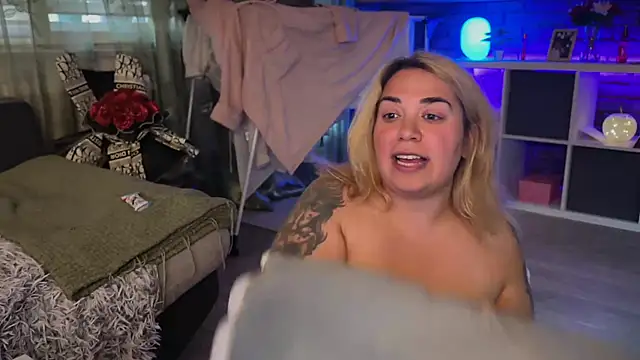 Monageil's Live XXX Chat