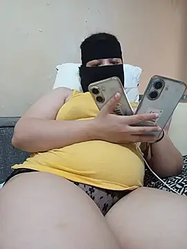 Lara-_-28's Live XXX Chat