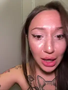 SaintSquirt 라이브 XXX 채팅