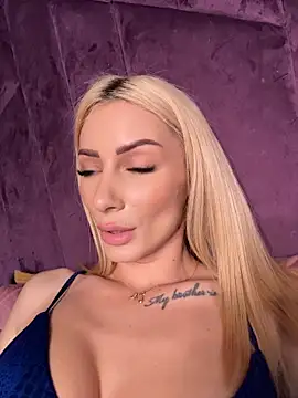 AngieShae Chat XXX in diretta